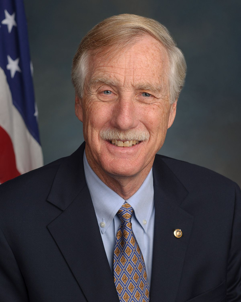 Angus_King,_official_portrait,_113th_Congress-800x.jpg